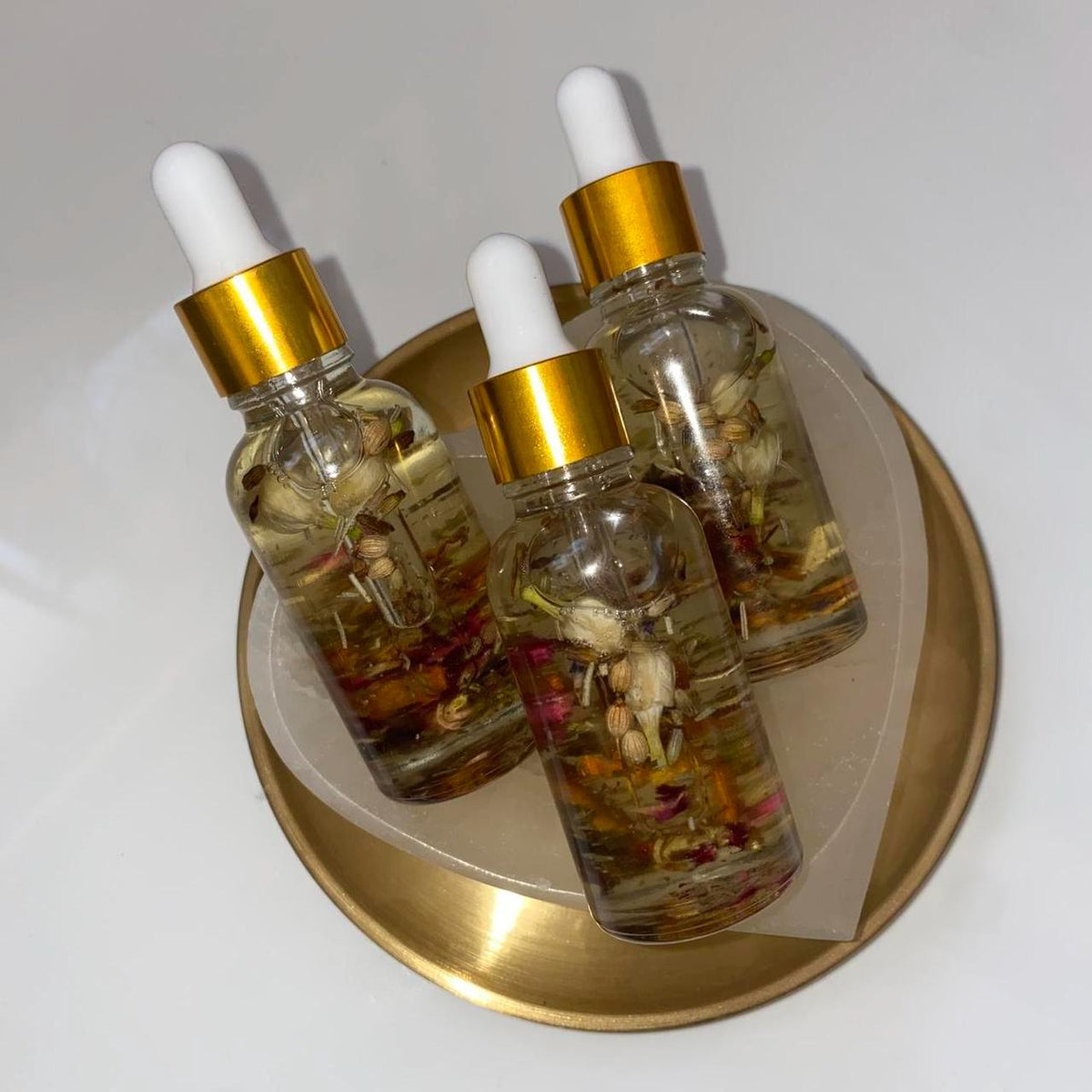 Love Me Oil – 30ml Ritual Dropper Bottle | Attraction • Aura Boost • Witchcraft Spell Oil