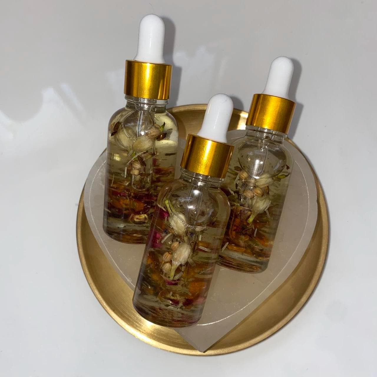 Love Me Oil – 30ml Ritual Dropper Bottle | Attraction • Aura Boost • Witchcraft Spell Oil