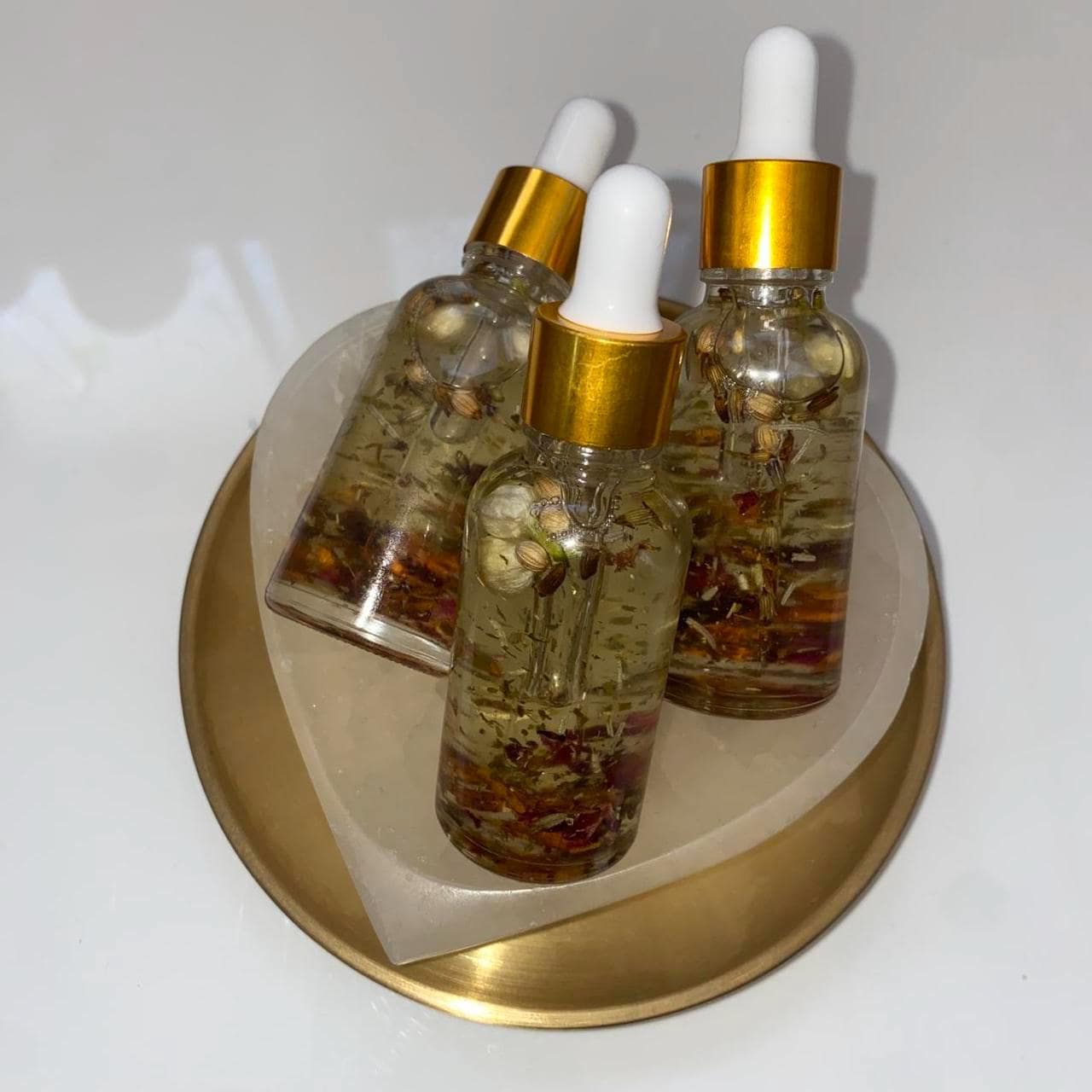 Love Me Oil – 30ml Ritual Dropper Bottle | Attraction • Aura Boost • Witchcraft Spell Oil